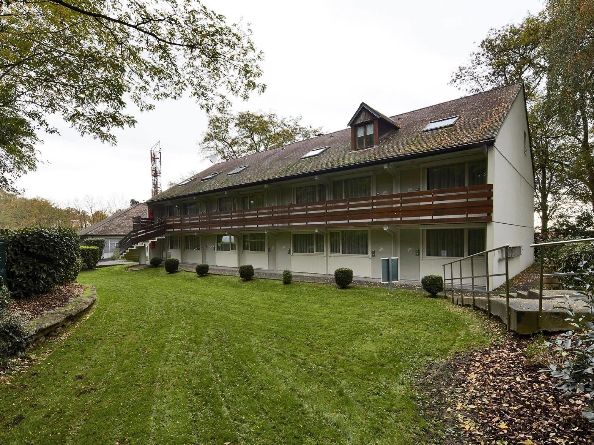 Kyriad - Ecouen La Croix Verte Exterior photo